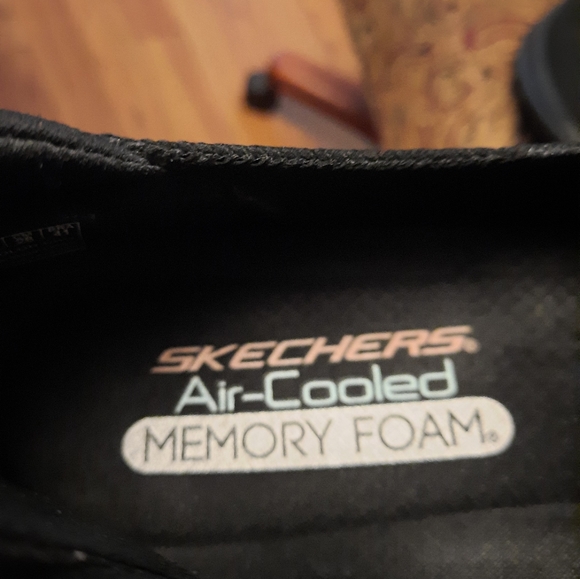 Women's Skechers size 11 - Picture 5 of 7